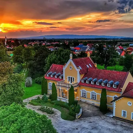 Bed & Breakfast Rosenberg Kuria
