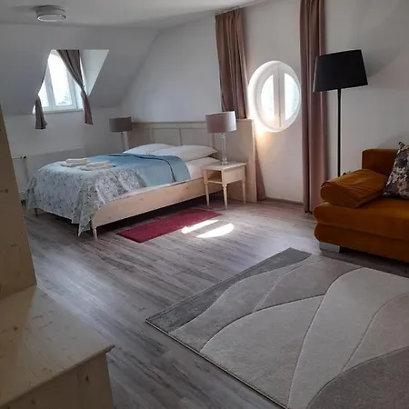 Rosenberg Kúria Bed and breakfast