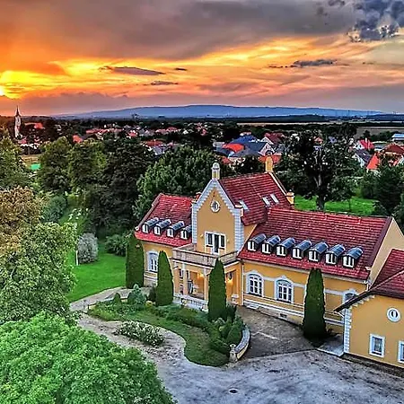 Rosenberg Kúria Taplanszentkereszt