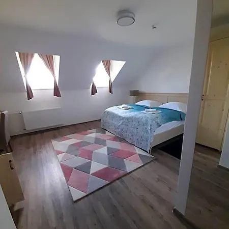Rosenberg Kúria Bed and breakfast 3*
