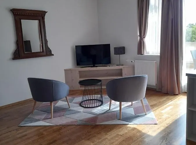 Rosenberg Kuria Couette-café